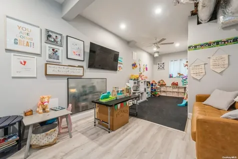 8 Jeanne Marie Court Huntington NY 11743