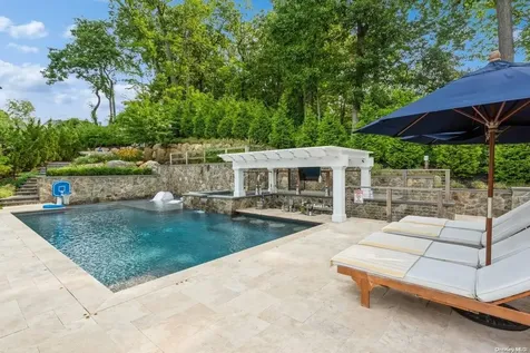8 Jeanne Marie Court Huntington NY 11743