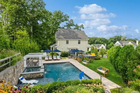 8 Jeanne Marie Court Huntington NY 11743