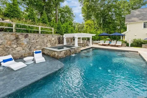 8 Jeanne Marie Court Huntington NY 11743