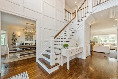 8 Jeanne Marie Court Huntington NY 11743