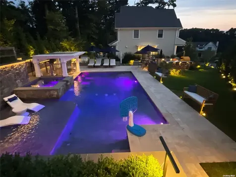 8 Jeanne Marie Court Huntington NY 11743