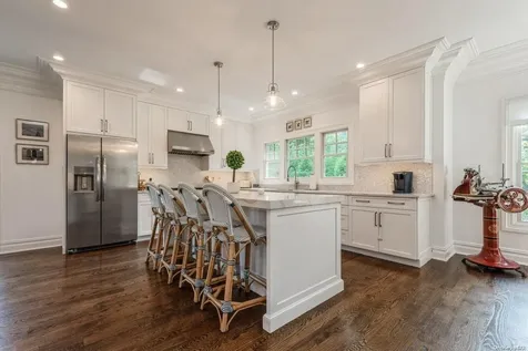 8 Jeanne Marie Court Huntington NY 11743