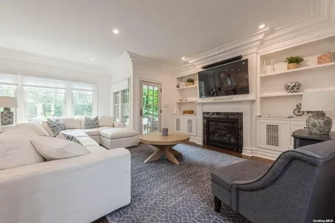 8 Jeanne Marie Court Huntington NY 11743