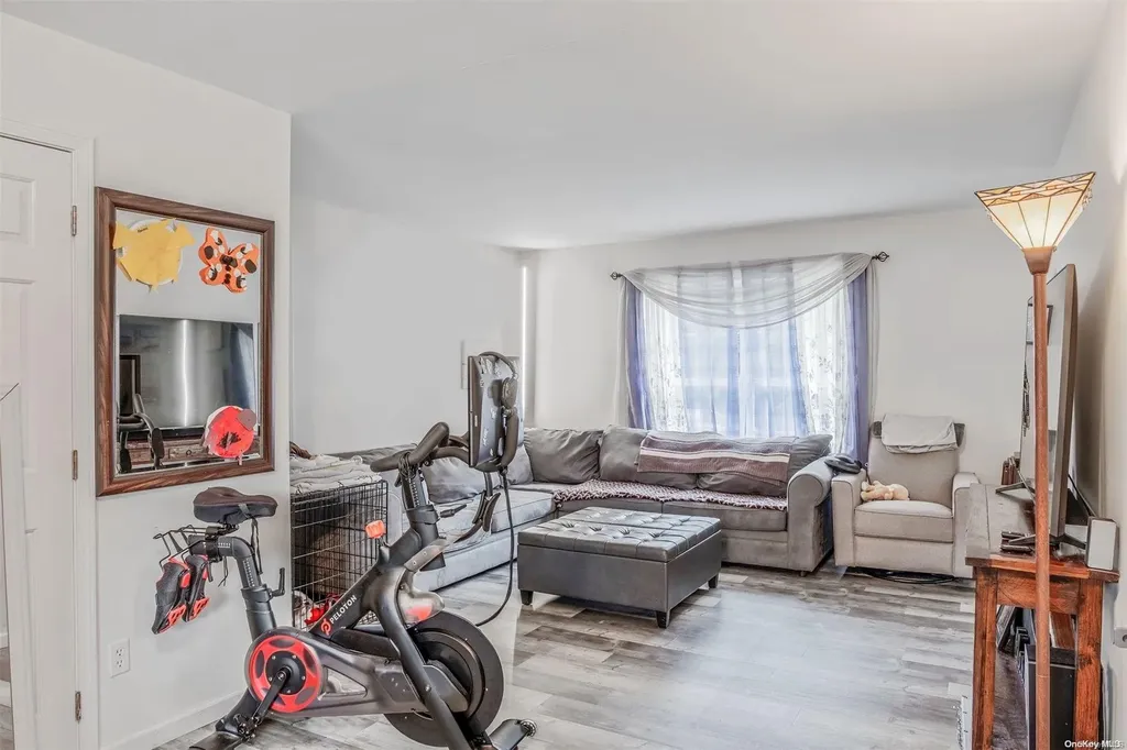 3 Neptune Avenue Hampton Bays NY 11946