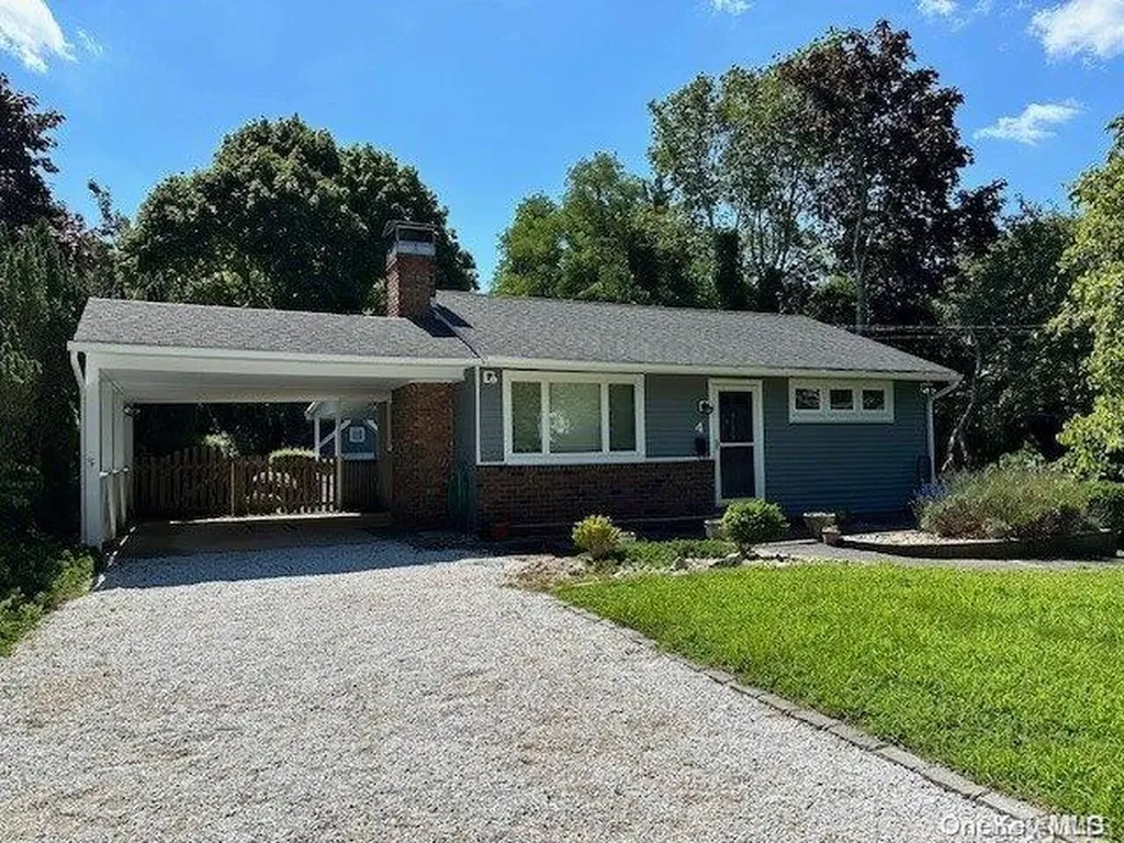 4 Oakhurst Road Hampton Bays NY 11946