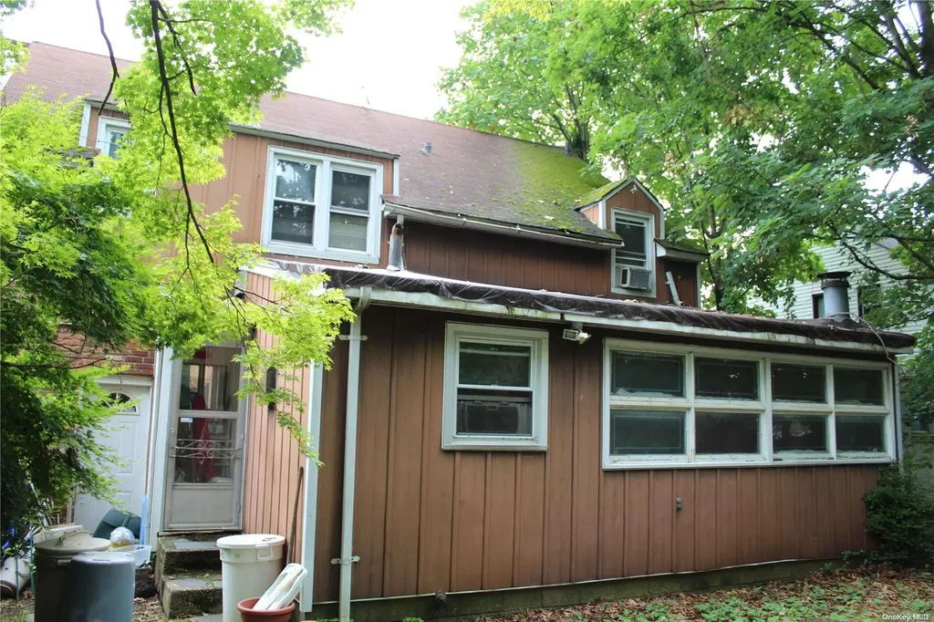 35 High Place Freeport NY 11520