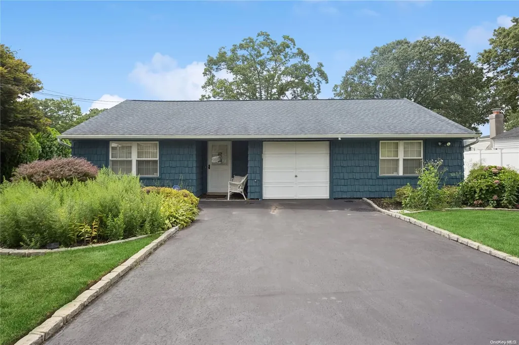 32 Biscayne Drive Selden NY 11784