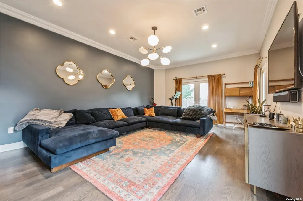 325 Serena Road Hewlett NY 11557