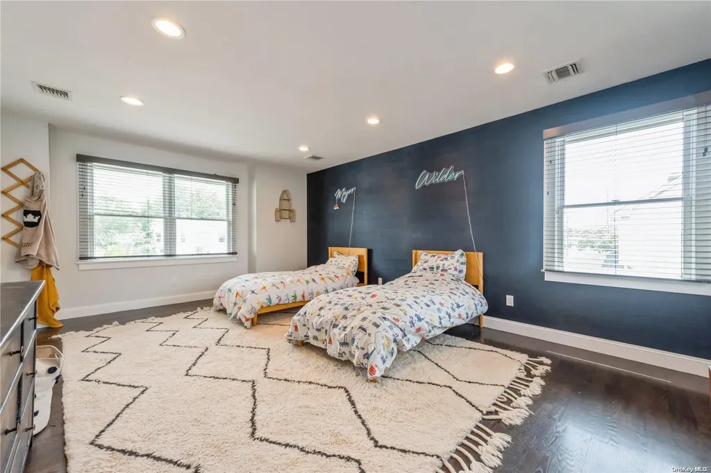 325 Serena Road Hewlett NY 11557