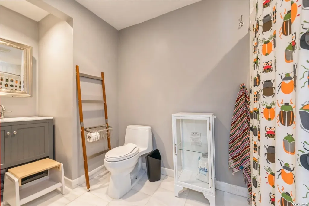 325 Serena Road Hewlett NY 11557