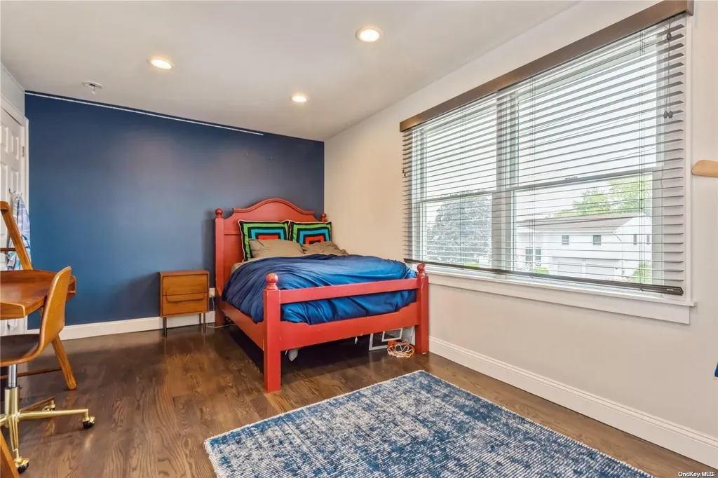 325 Serena Road Hewlett NY 11557