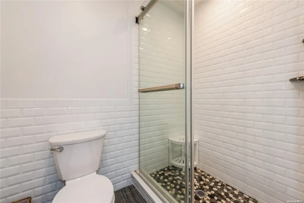 325 Serena Road Hewlett NY 11557