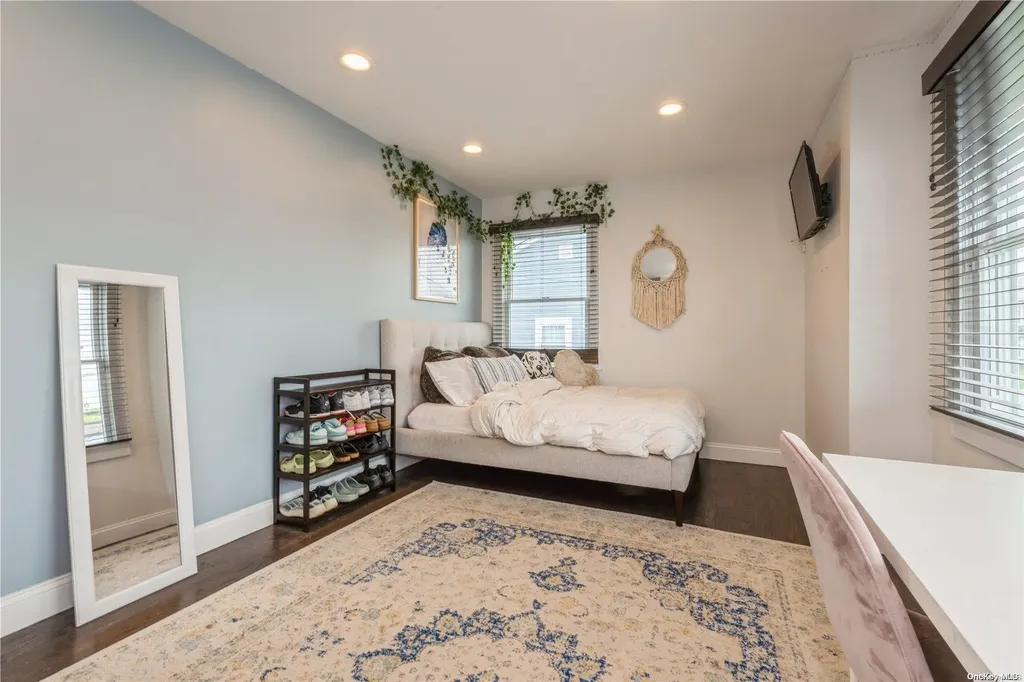 325 Serena Road Hewlett NY 11557