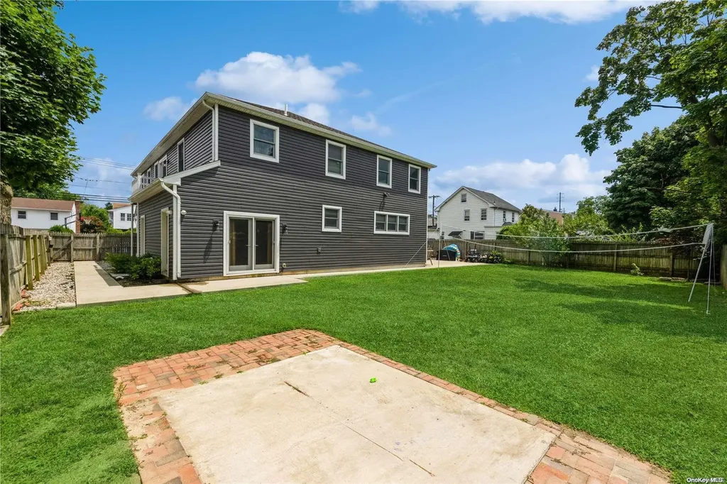 325 Serena Road Hewlett NY 11557