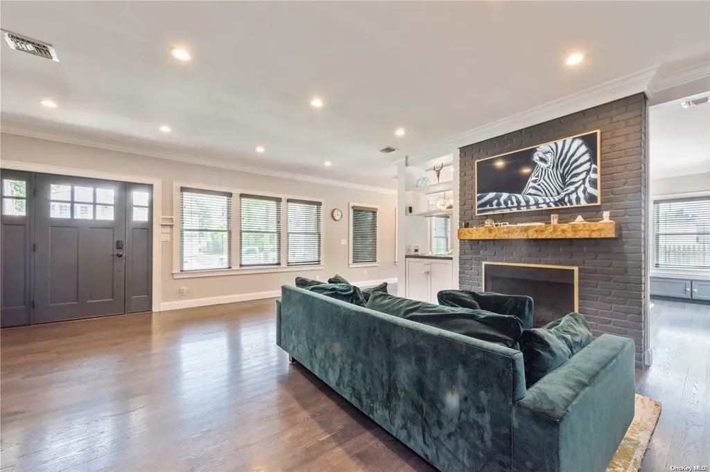 325 Serena Road Hewlett NY 11557