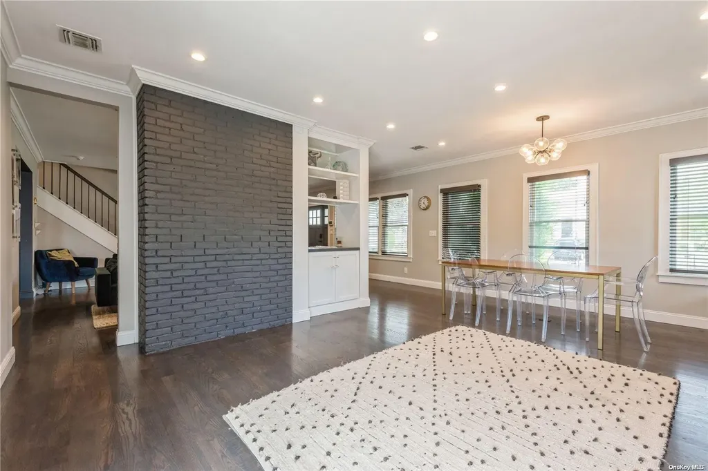 325 Serena Road Hewlett NY 11557