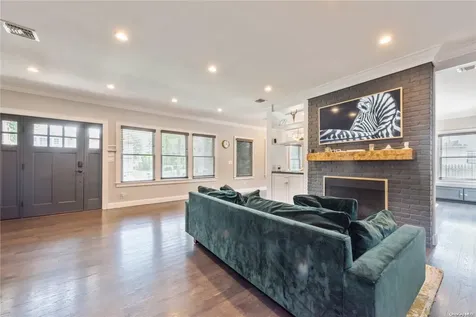 325 Serena Road Hewlett NY 11557