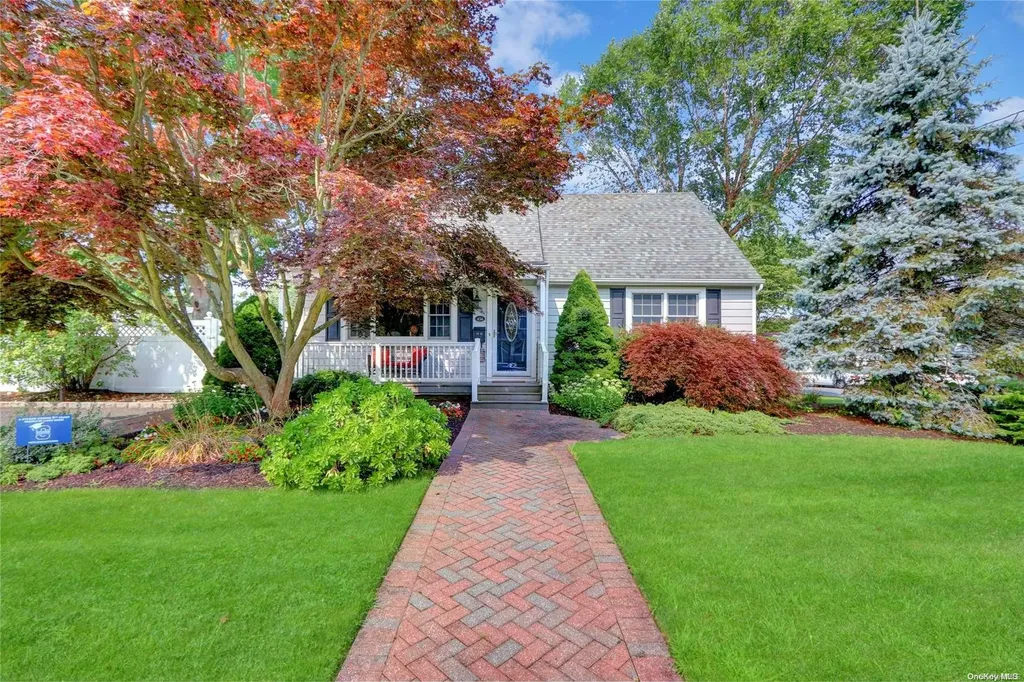 456 Renee Drive Bayport NY 11705