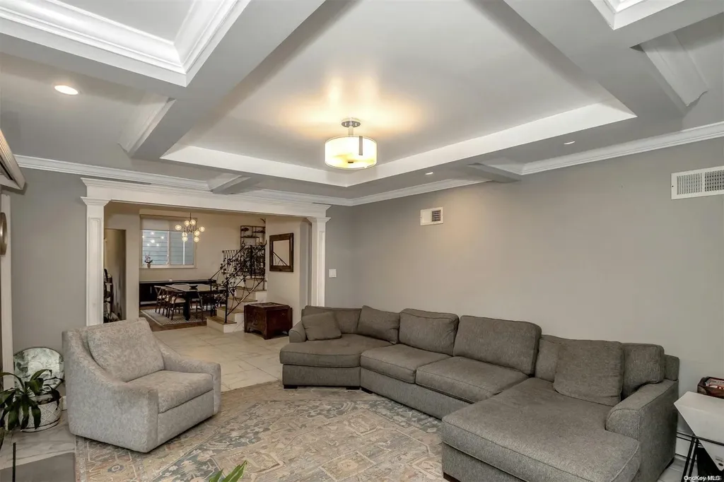27 Piper Drive Albertson NY 11507