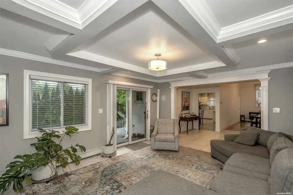 27 Piper Drive Albertson NY 11507