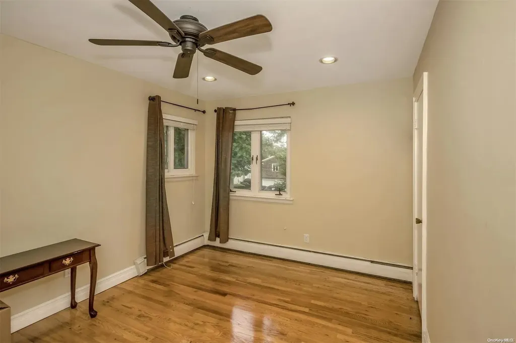 27 Piper Drive Albertson NY 11507