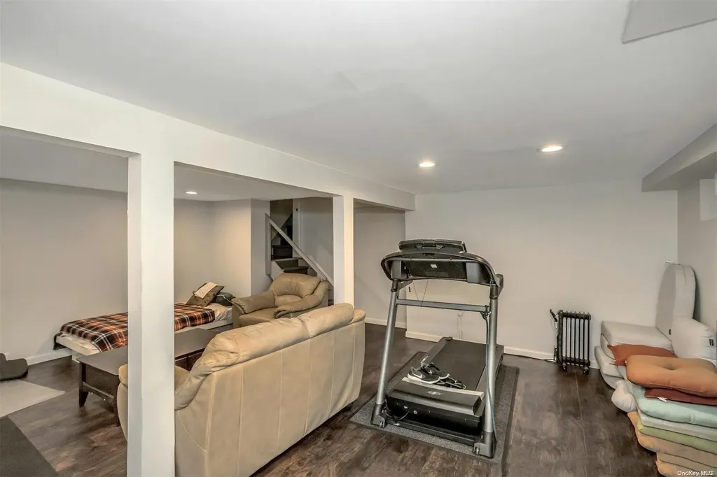 27 Piper Drive Albertson NY 11507
