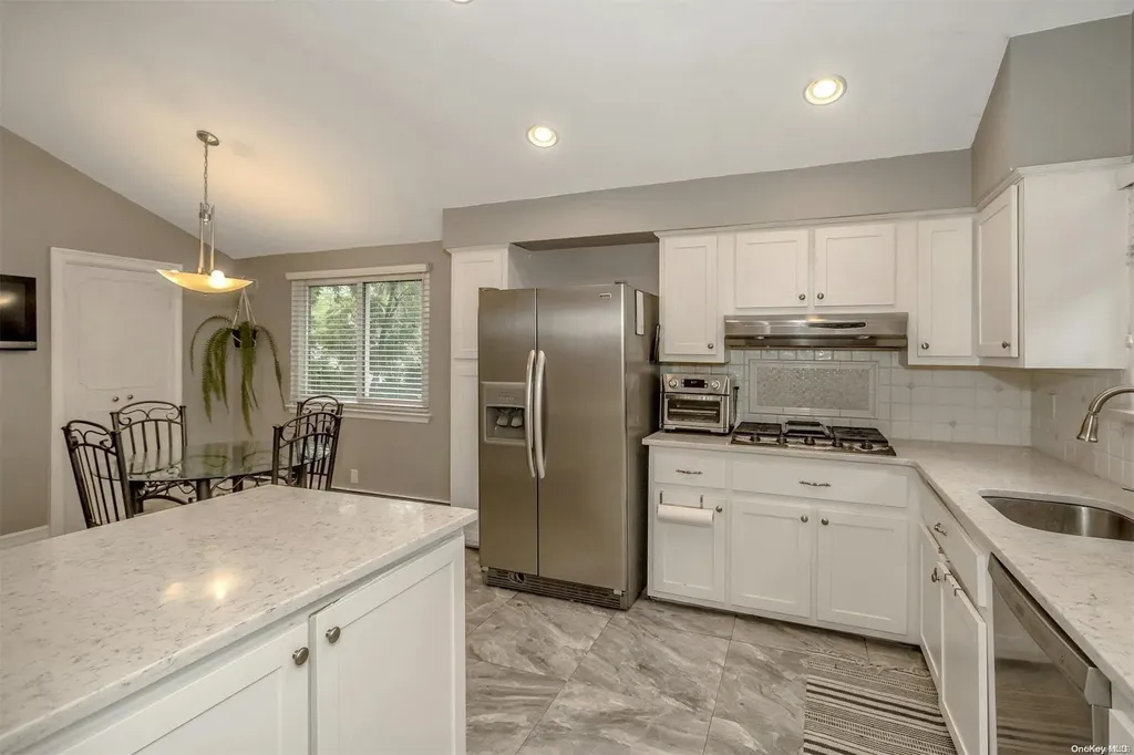 27 Piper Drive Albertson NY 11507