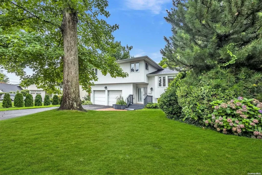 27 Piper Drive Albertson NY 11507