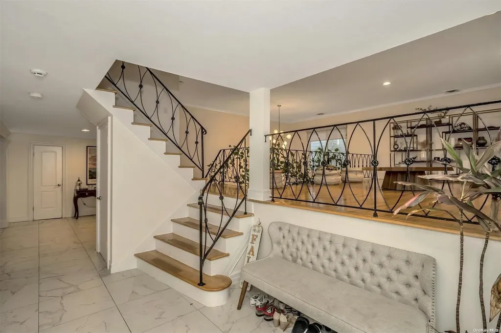 27 Piper Drive Albertson NY 11507