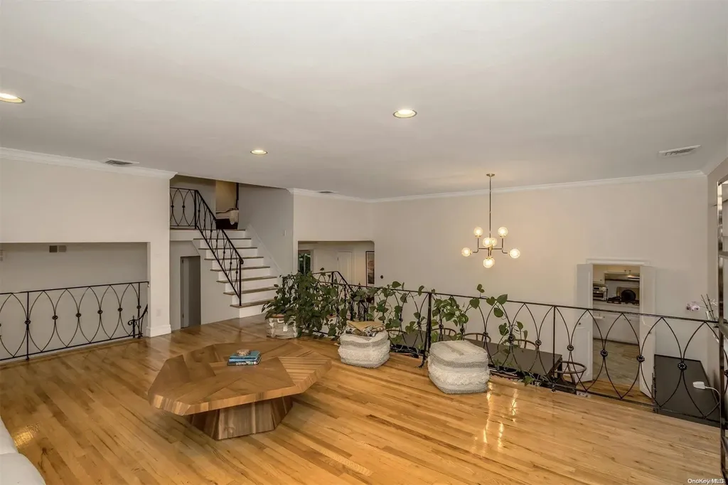27 Piper Drive Albertson NY 11507