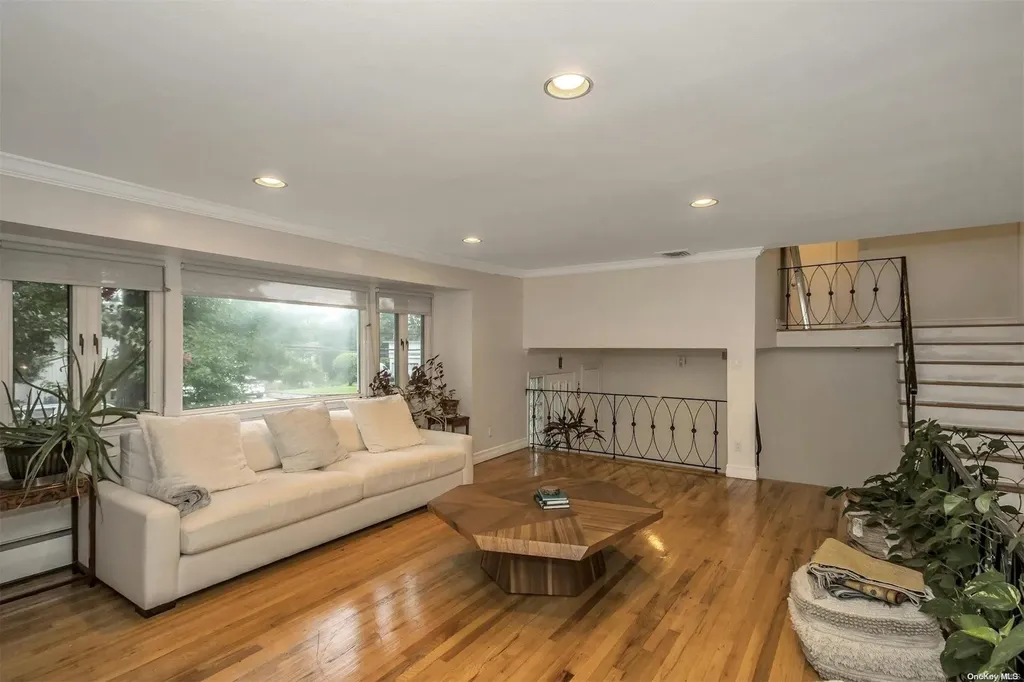 27 Piper Drive Albertson NY 11507