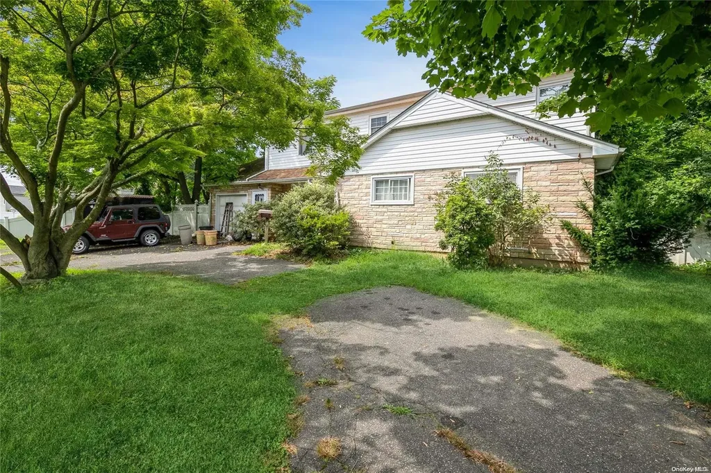 1466 Lincoln Boulevard Bay Shore NY 11706