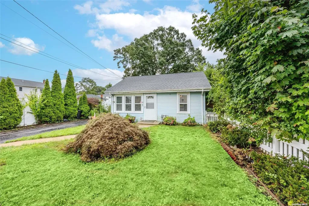 22 Cherokee Drive Bay Shore NY 11706