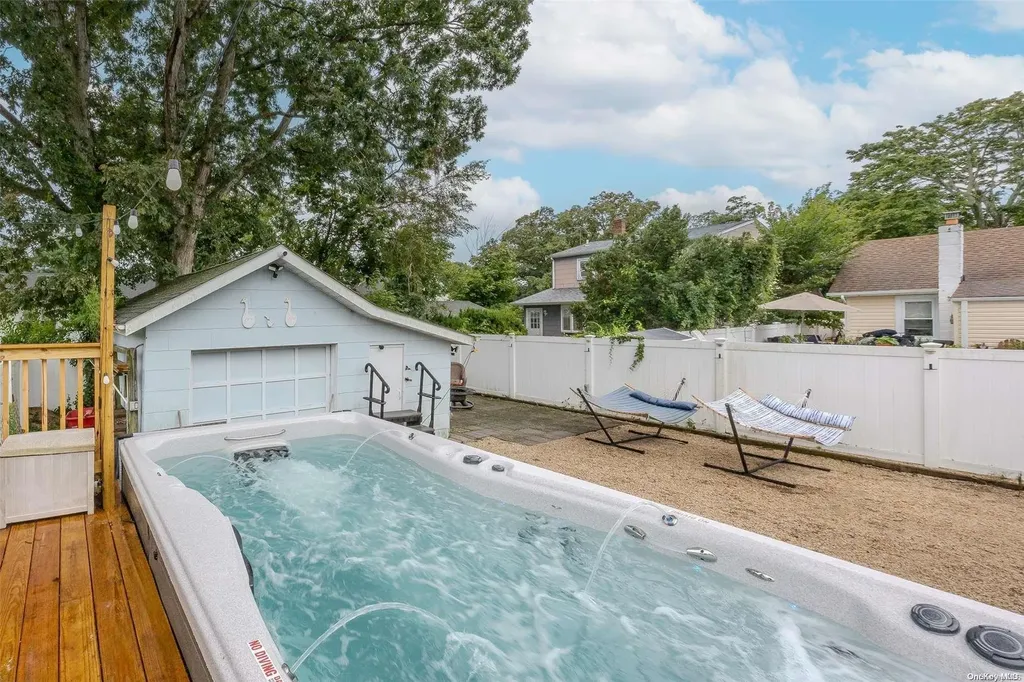 22 Cherokee Drive Bay Shore NY 11706