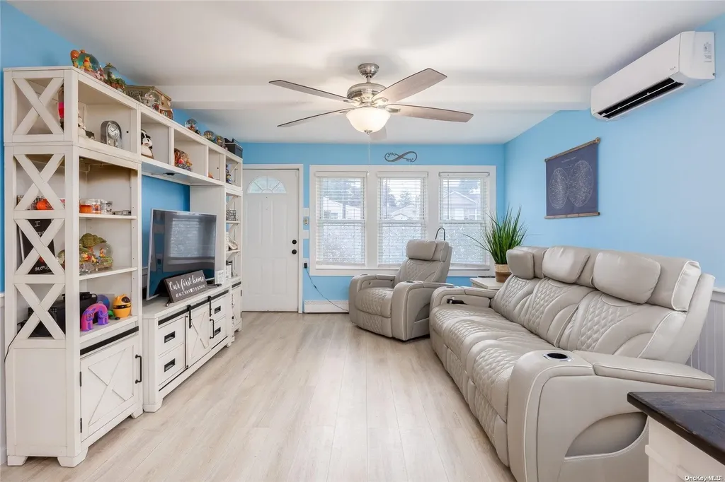 22 Cherokee Drive Bay Shore NY 11706