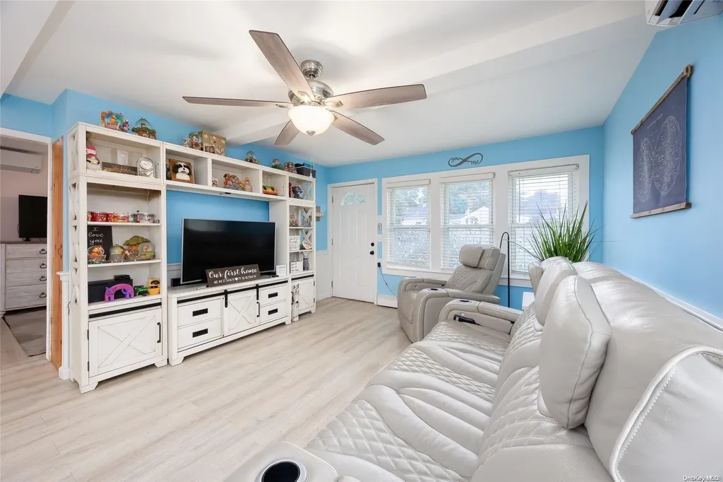 22 Cherokee Drive Bay Shore NY 11706