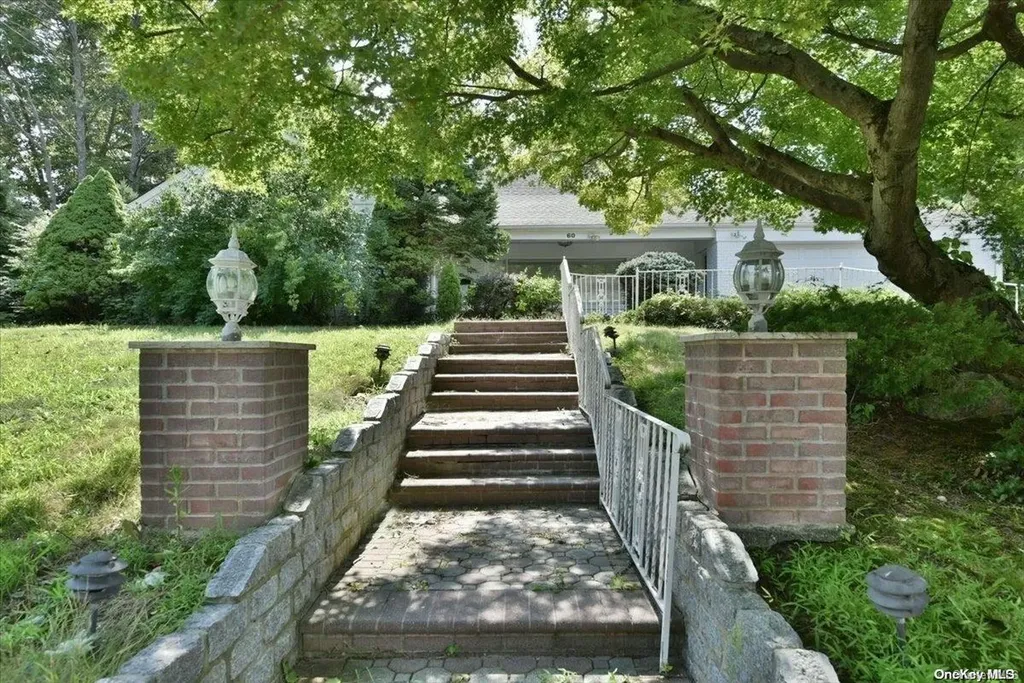 60 Melville Lane Great Neck NY 11023