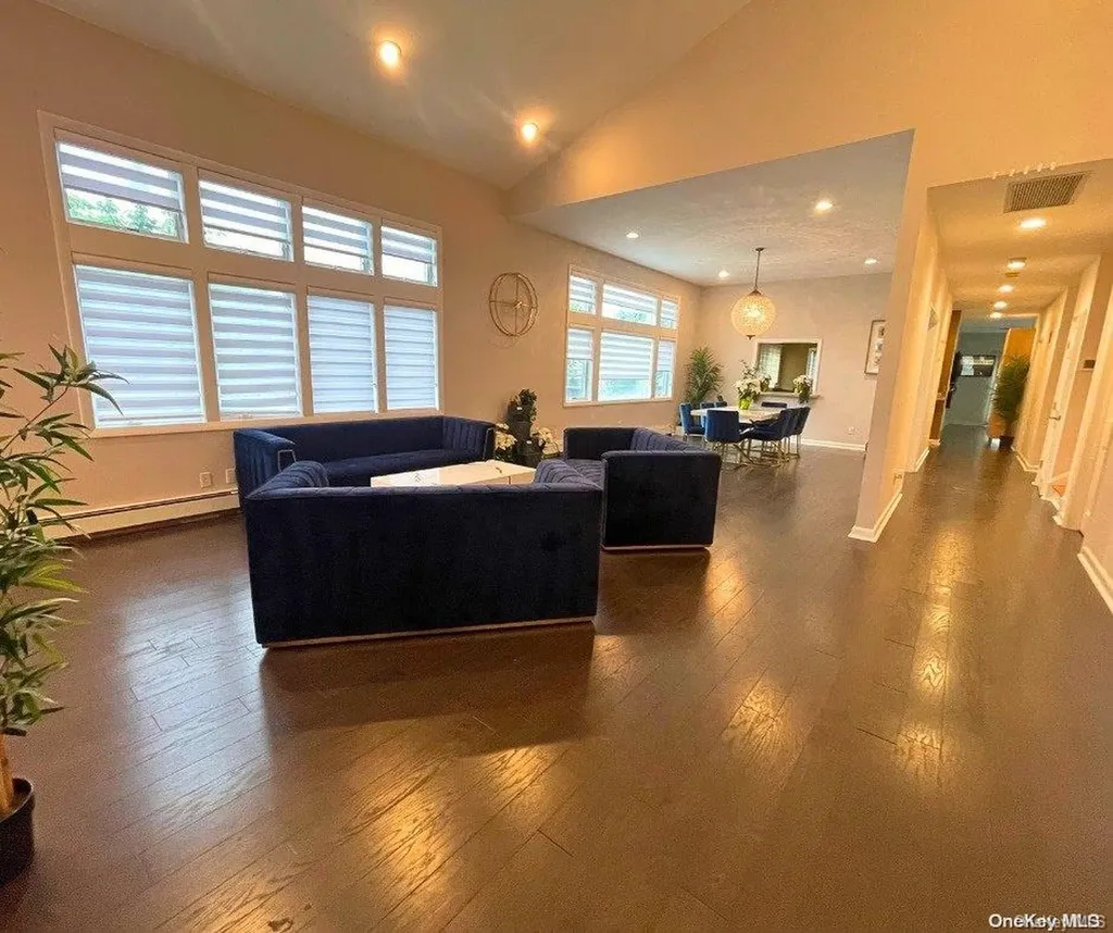 552 Southside Avenue Freeport NY 11520
