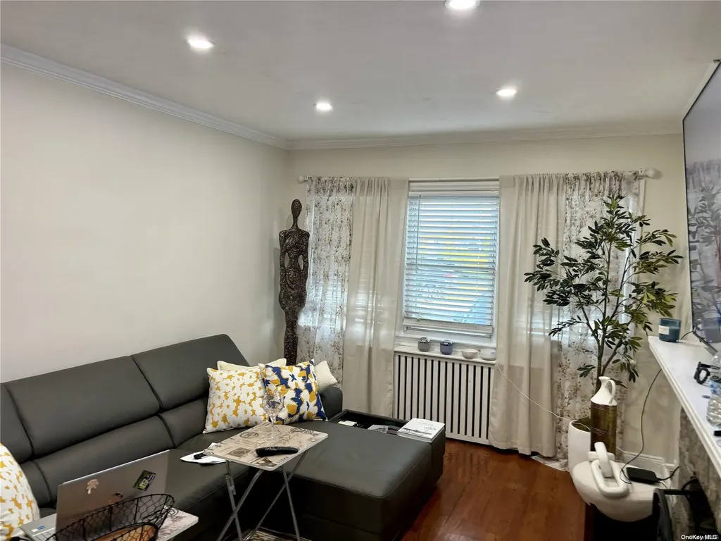 21 Linden Road Valley Stream NY 11580