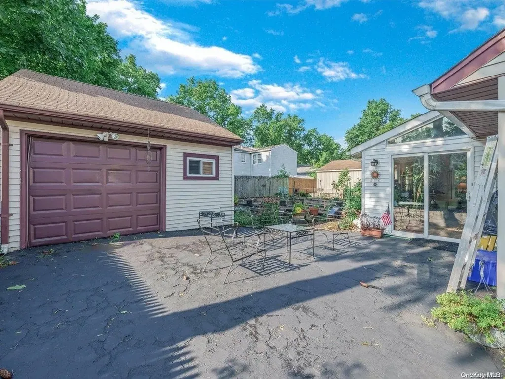 47 Island Street Plainview NY 11803