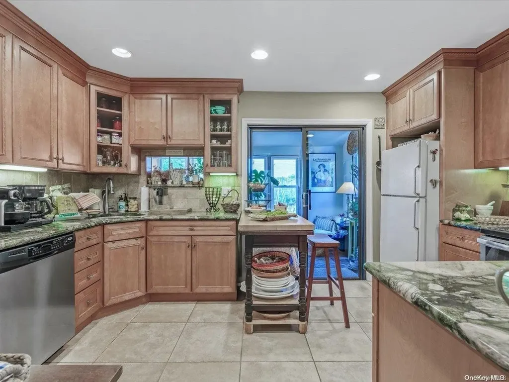 47 Island Street Plainview NY 11803