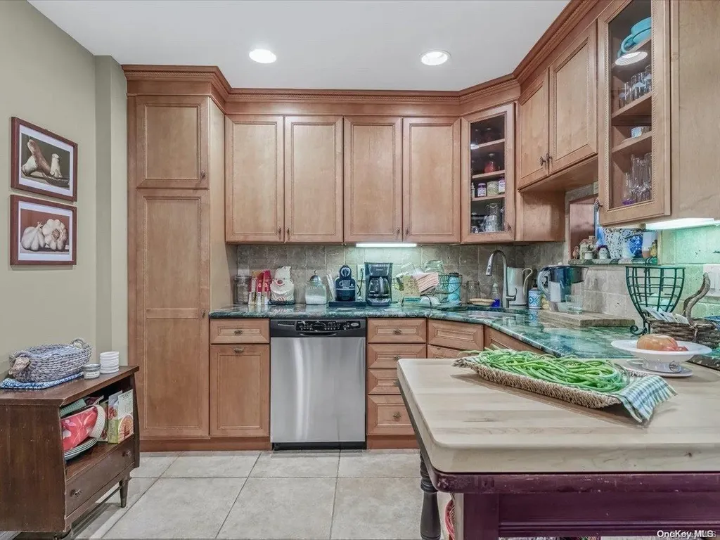 47 Island Street Plainview NY 11803