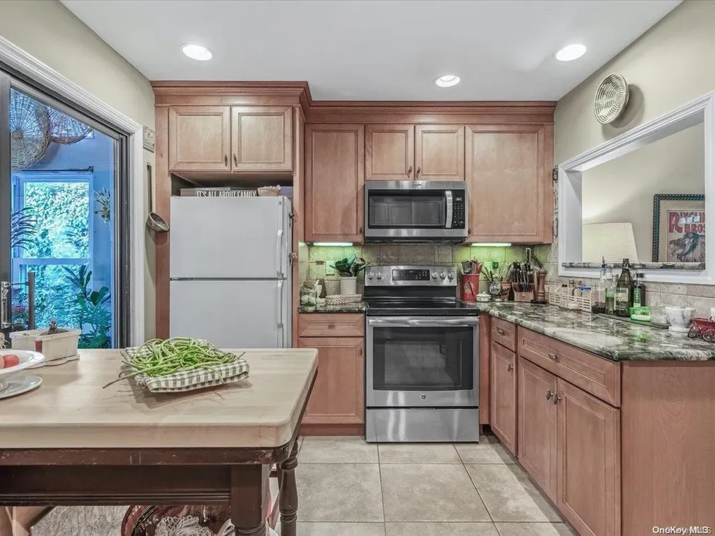 47 Island Street Plainview NY 11803
