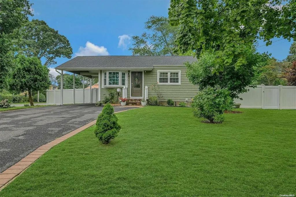 1015 Martinstein Avenue Bay Shore NY 11706