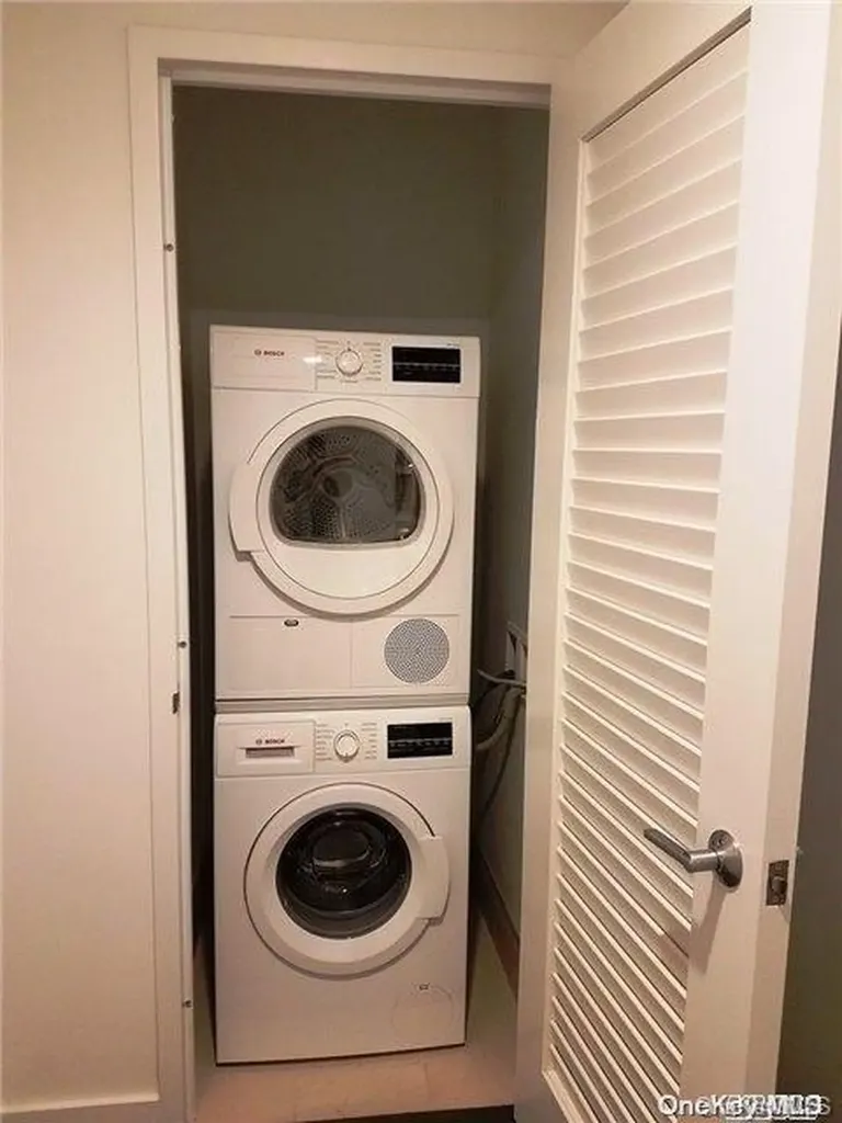 131-05 40th Road Flushing NY 11354