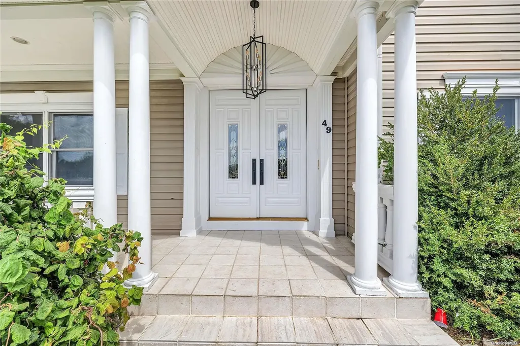 49 Windcrest Drive Manorville NY 11949