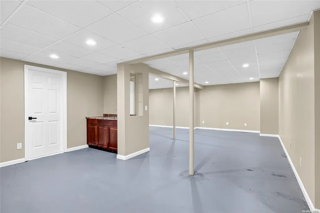 49 Windcrest Drive Manorville NY 11949