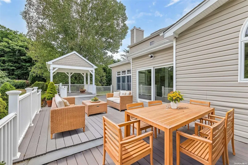 49 Windcrest Drive Manorville NY 11949