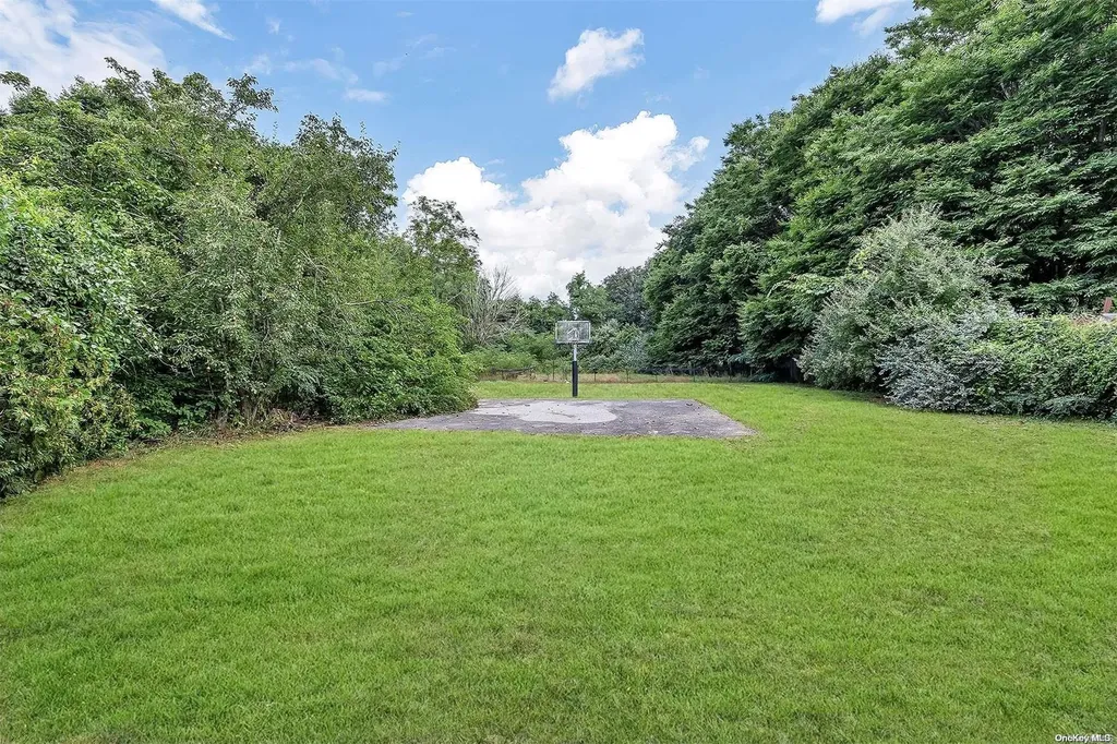 49 Windcrest Drive Manorville NY 11949